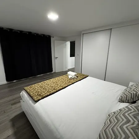 Chalet Hiking & Ocean