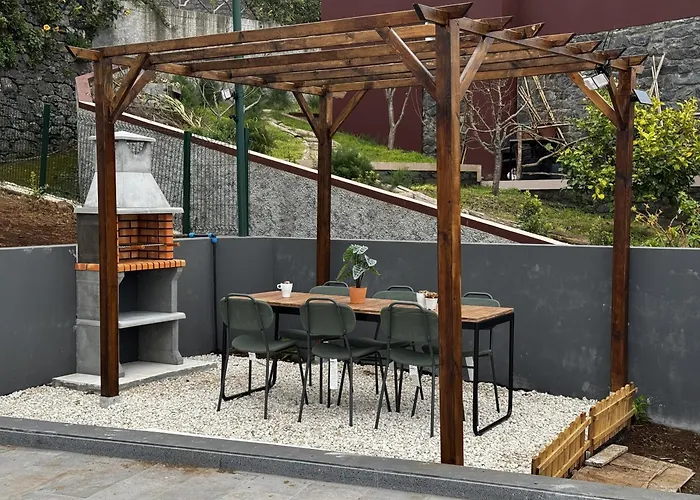 Hiking & Ocean Chalé